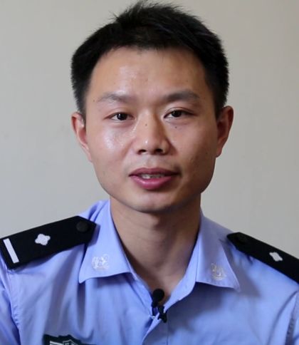 男子捡到手机后转走失主钱款,虽事后归还仍被批捕_邱某