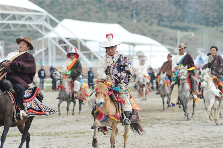 2019年当雄"当吉仁"赛马节开幕:策马扬鞭 共庆盛会