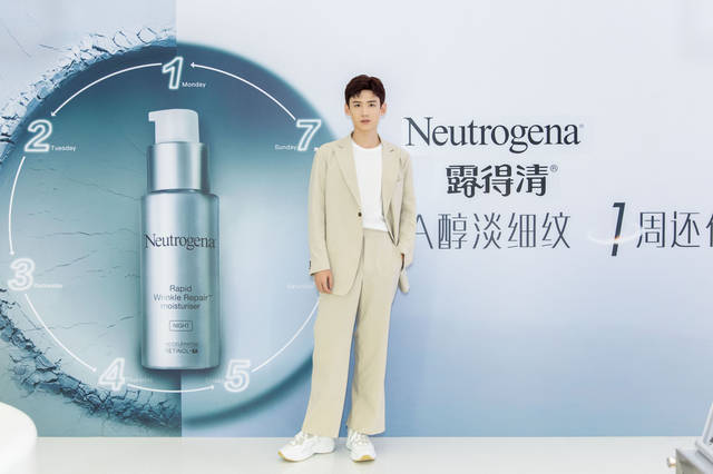 露得清亚太区品牌代言人白敬亭惊喜空降,亲自打卡"a醇时光机".