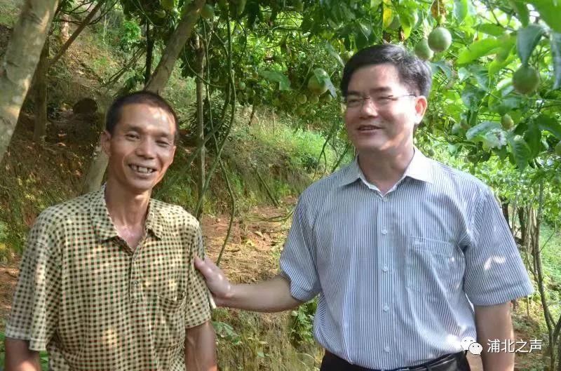 韦业葵强调聚焦精准心系群众跟踪问效扎实跟进落实脱贫攻坚工作