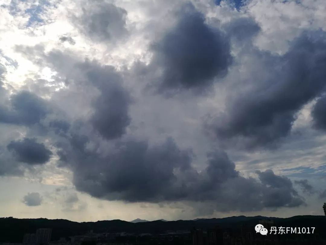 松影混乱天空的高积云没跟上大部队的积云摄影:自由飞翔午后的太阳雨