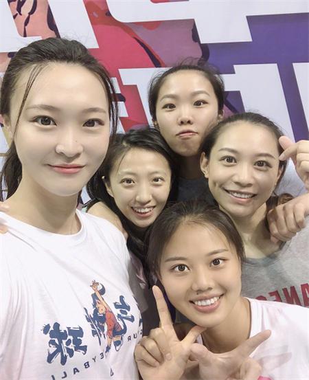 美就一个字!惠若琪,丁霞,龚翔宇,姜倩雯,中国女排美女集齐了