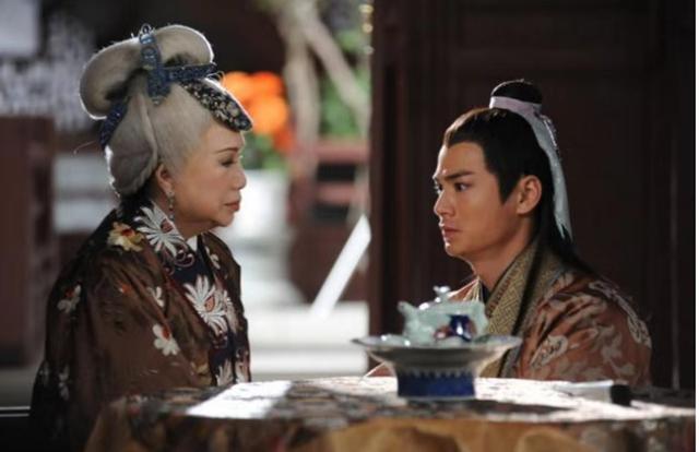 《西廂奇缘》饰演皇太后及《布袋和尚》饰演太皇太后,堪称电视剧的