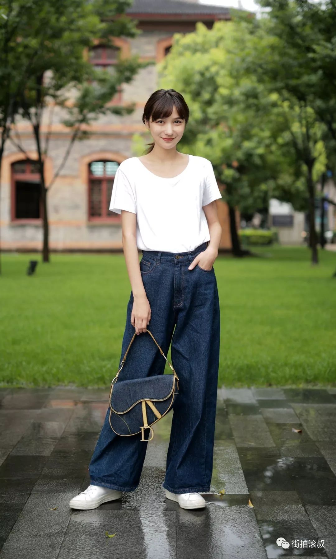 滚叔街拍总有那么一件白t让你一穿就是一整夏