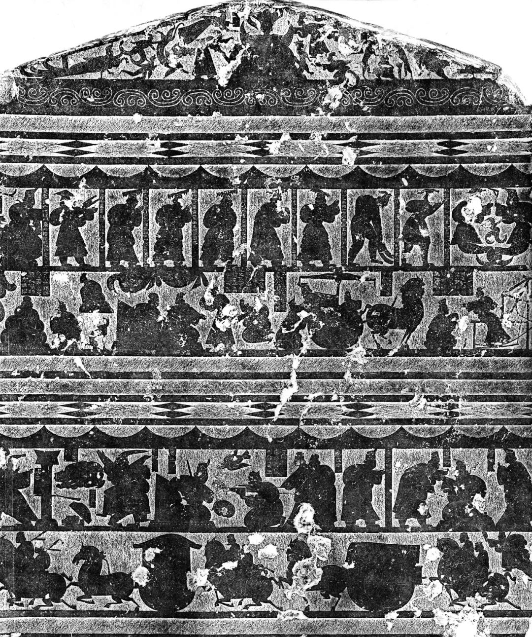 但武梁祠顶部图像取自《瑞图》,因此证明了武梁本人善于图谶的记载.