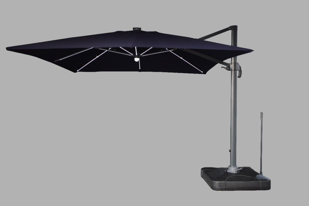 产品主要以高中端的遮阳伞为主,如太阳能遥控电动伞,led 灯光伞,罗马