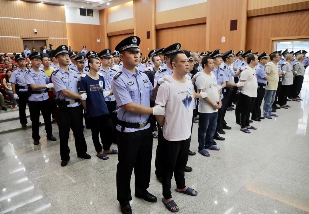 以黑护商,以商养黑!这个涉黑头目获刑二十五年