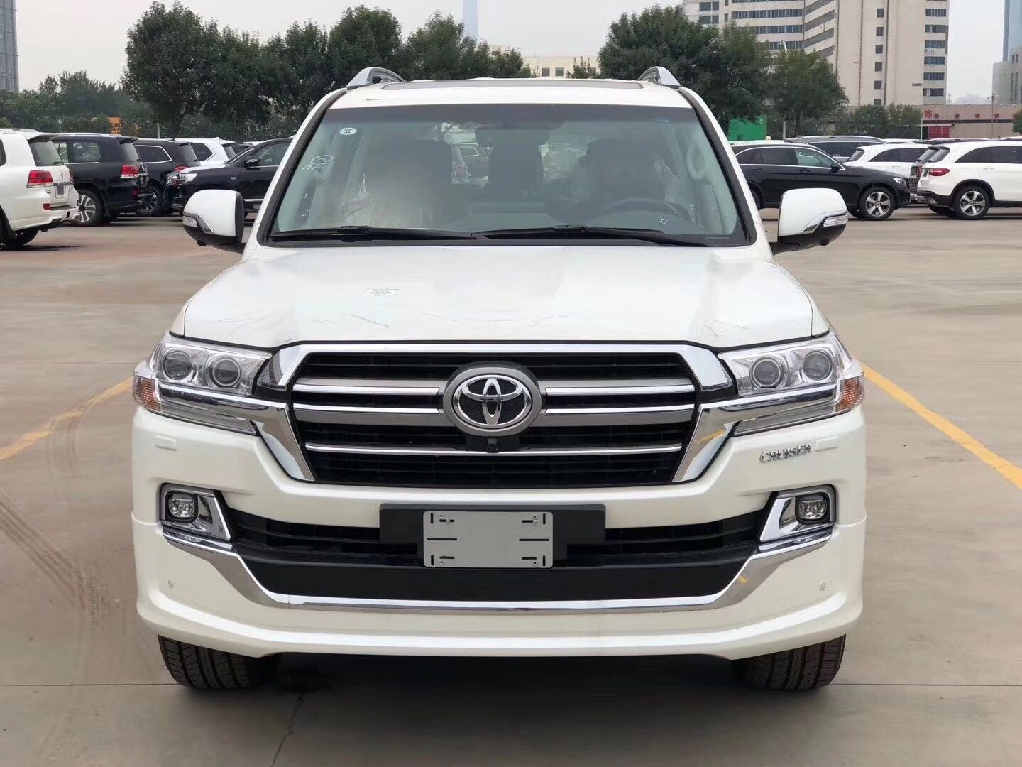 > 19款兰德酷路泽vxr5700顶配越野完美展示  2019款丰田兰德酷路泽