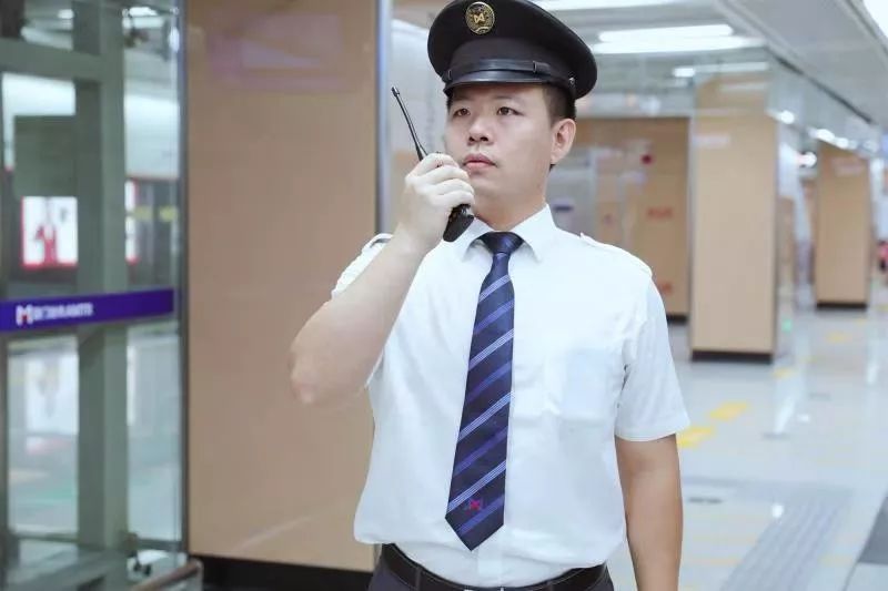 制服你在地铁里看厦门最美海景可他们眼里只有你