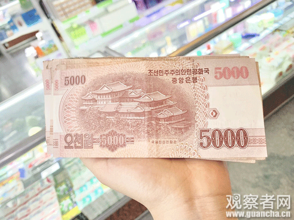 1朝币:人民币大约等于1200:1其实,朝鲜官方并没有私营企业,可军队或国