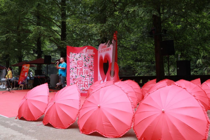 8月7日网络潮人齐聚四面山,打卡最潮七夕节!