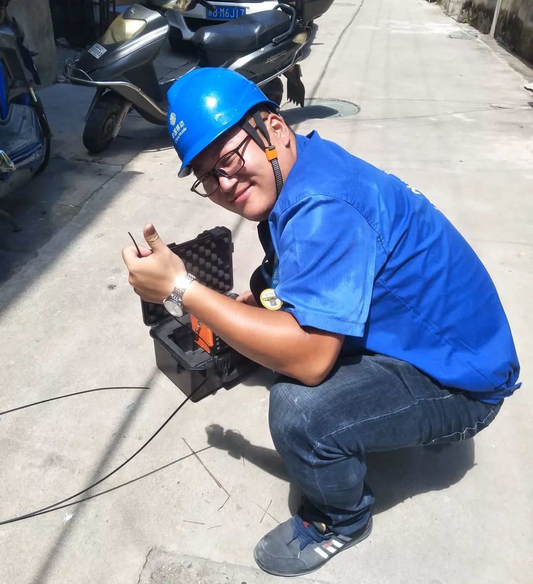 战高温拼炎值无锡分公司全力做好高温装维工作