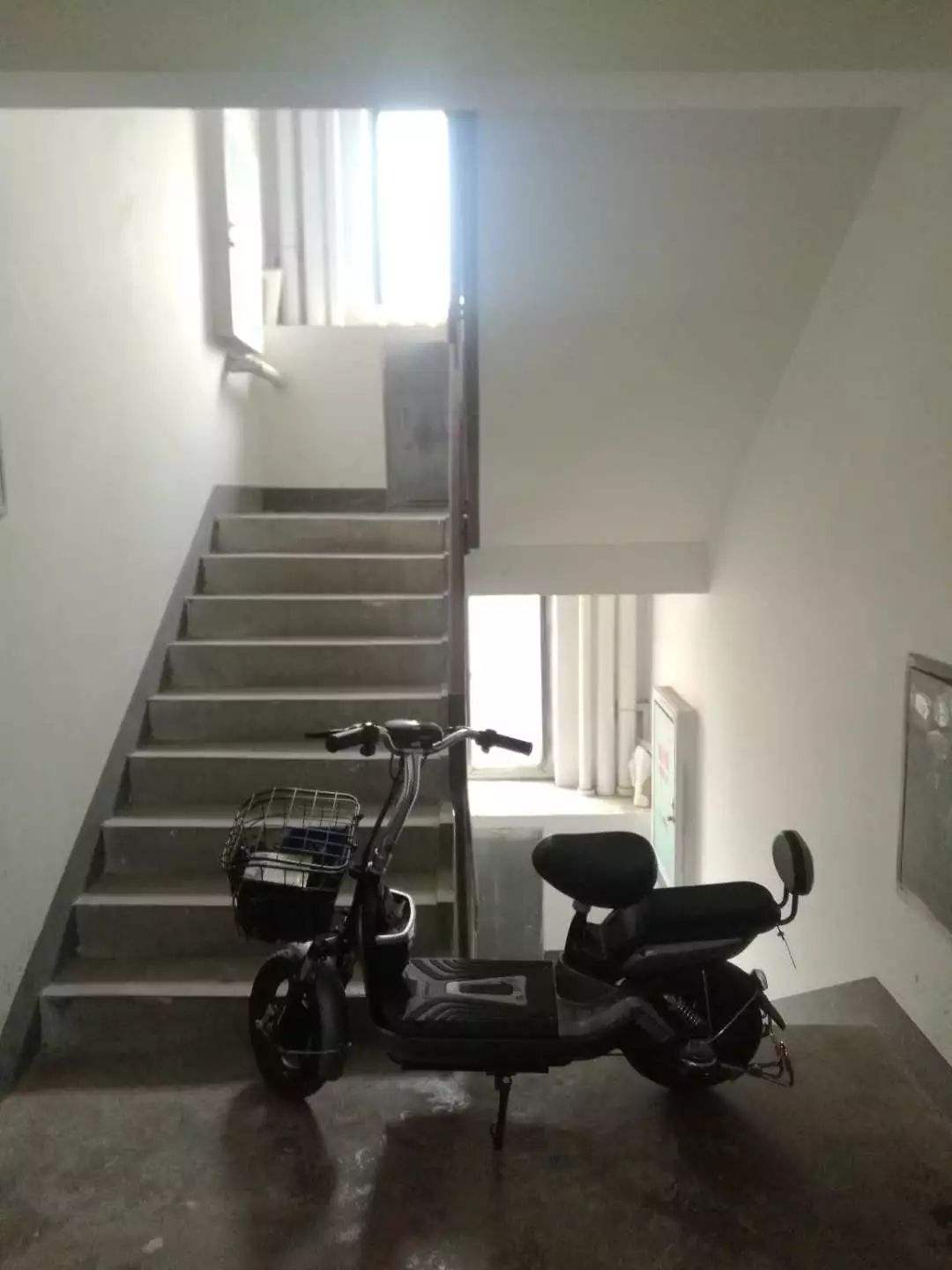 昆明电动车停楼道最高罚500这儿有个解决办法