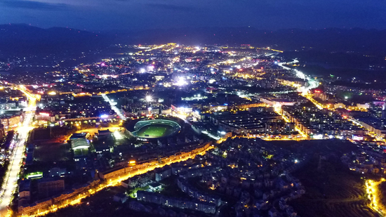 以人民为中心从温饱不继到幸福美好普洱市以打造人民满意的政府为目标