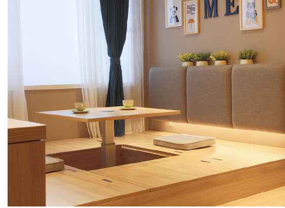 我想有个家,家里安个榻榻米,大家就围坐在桌边,喝茶聊天玩游戏