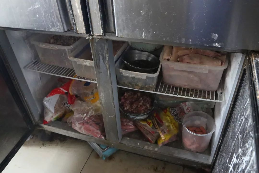 关于首次登月的月尘被蟑螂吃了的信息