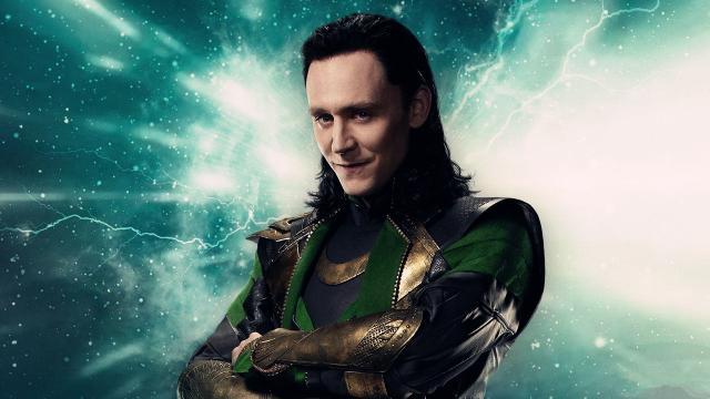 所以也叫邪神洛基,虽然被称为"九界最强法师",可总是拿着两把"捅肾刀"