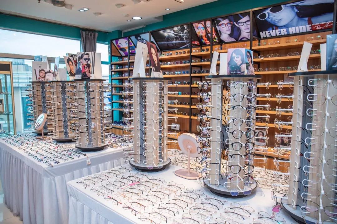 1元配眼镜1000镜框任你选解放碑这家网红眼镜店疯了