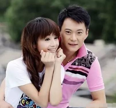 原创曾是央视一姐,"下嫁"九岁丈夫,如今为两个男人胖成"丑大妈"