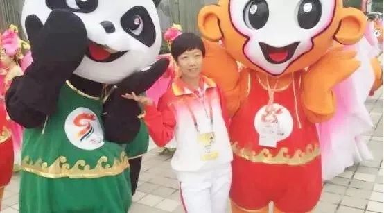 点赞二青会开幕式主火炬手山大独臂女孩高思恩