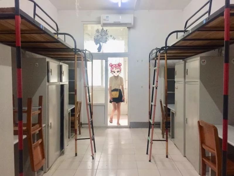 基本信息:里面有二人间,三人间或四人间,是较新的宿舍 .