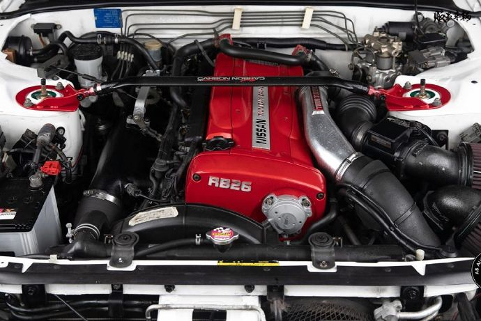 1994白色日产skylinegtrr32