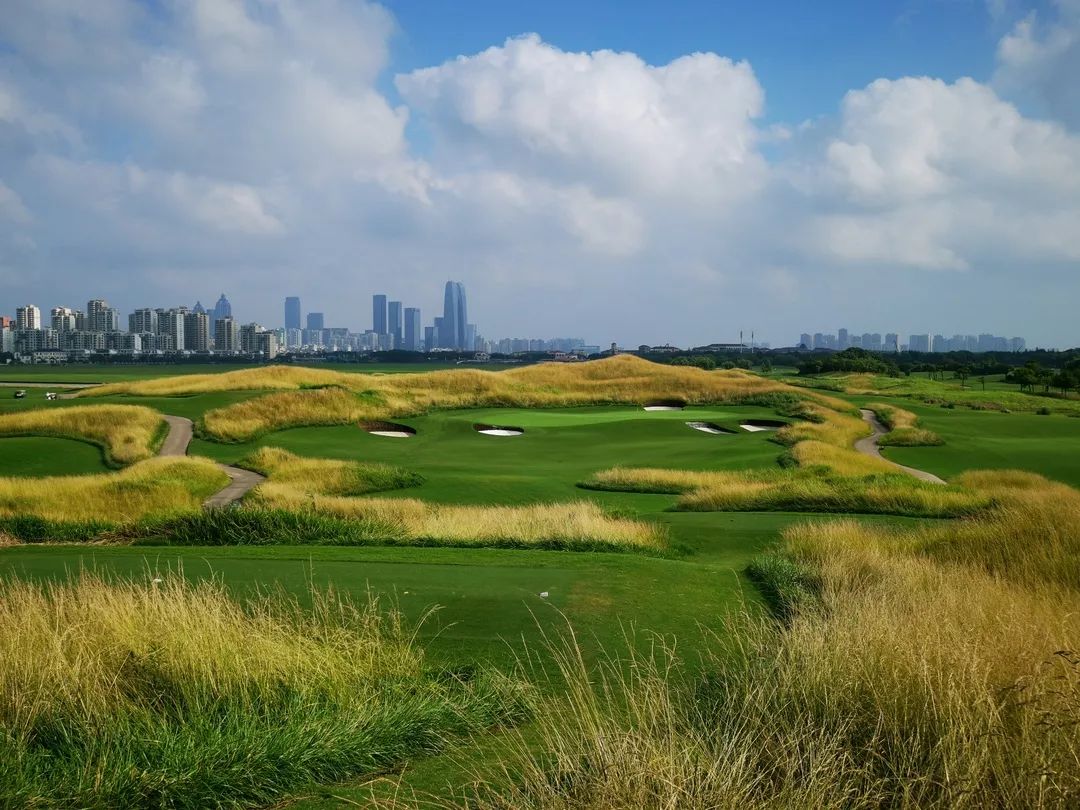 "小桥,流水,吴侬软语,江南占尽了诗词里的美好,当它和高尔夫结合起来