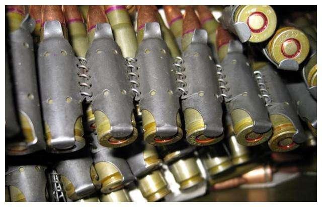 中美俄机枪弹链比拼,美国土豪俄国节约,我国做法耳目一新