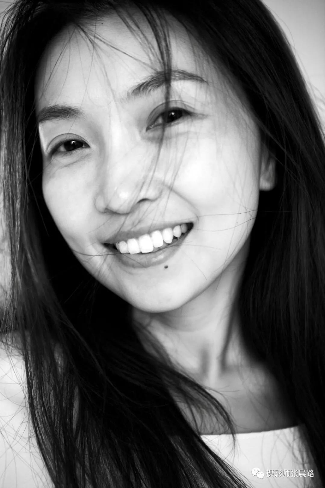 吕小骏:曾担任直通港澳板块香港演播室,直通台湾板块台湾演播室出镜