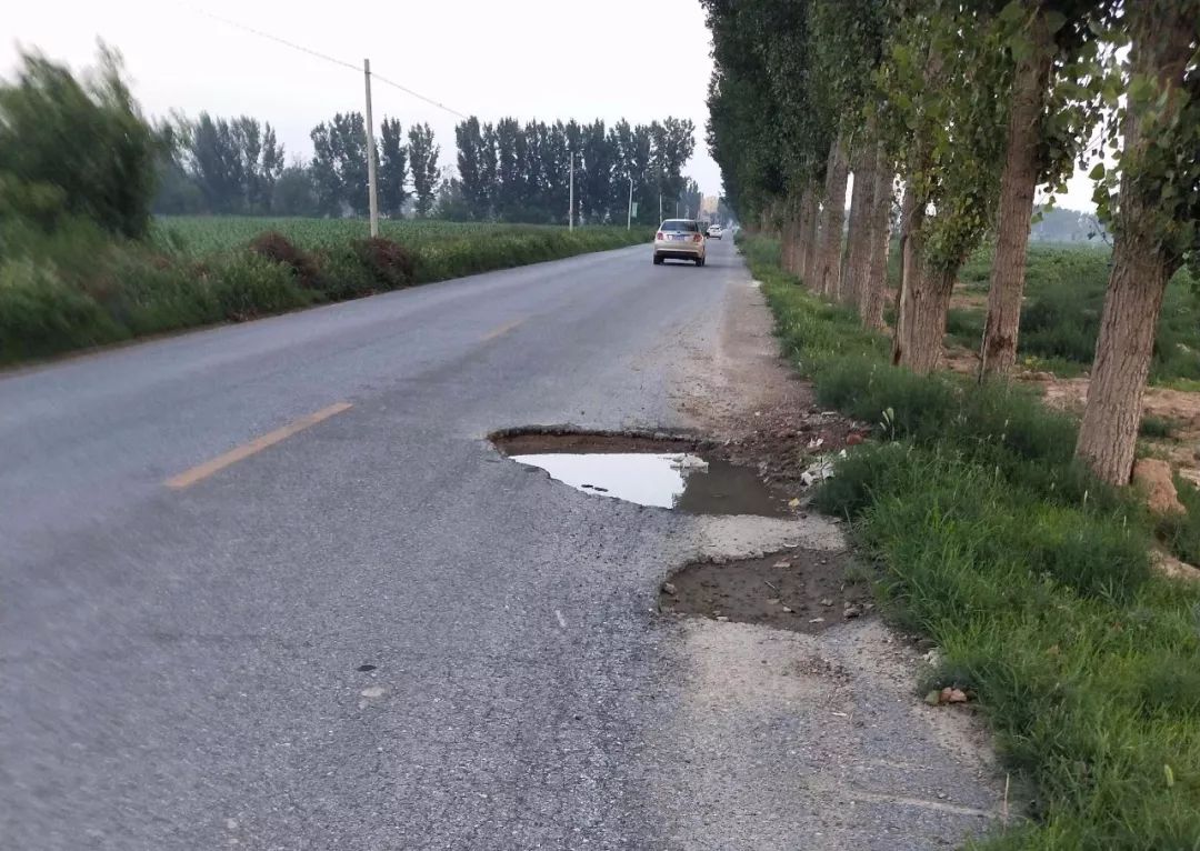 网友大城司于线部分路面都是大坑很危险希望有关部门能维护下