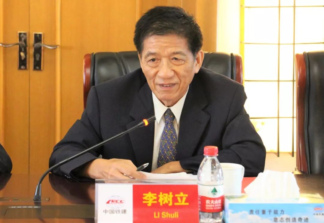 李树立讲话李树立对中刚双方一周的辛勤工作和取得的成果感到欣慰.