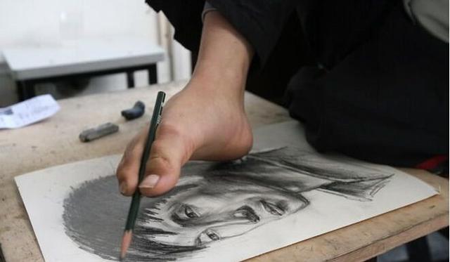 北上广深不相信眼泪我不相信命运一个没有双手的画师