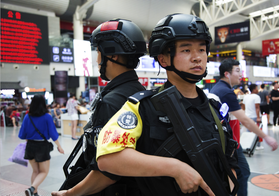 沈阳铁路公安处特警支队多措并举全力确保旅客安全