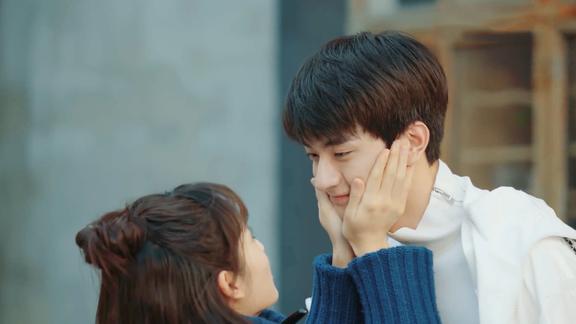 小时光顾未易6字拒绝师姐表白末末开心得捏他脸蛋夸真乖