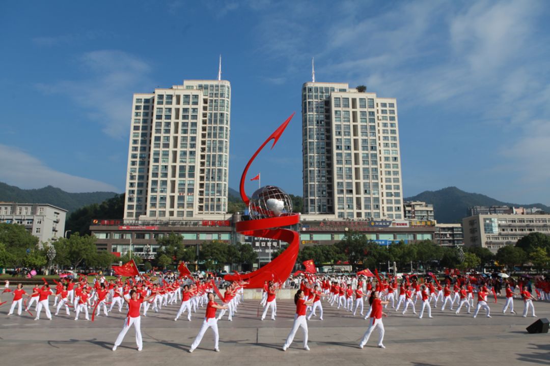 今天早上,新安江广场超热闹!你在现场吗?