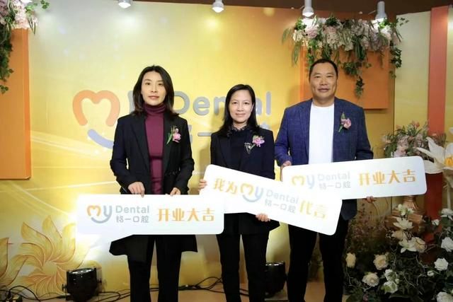 幼年丧父,中年丧夫,她却征服了马云,成功套现146亿!_陈小英