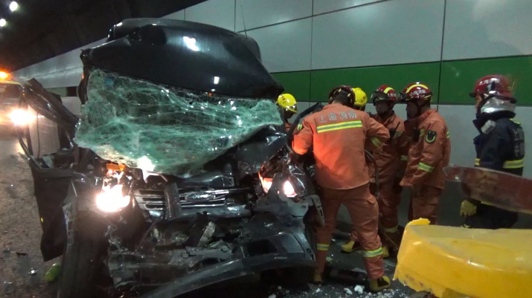 上海发生的车祸图片