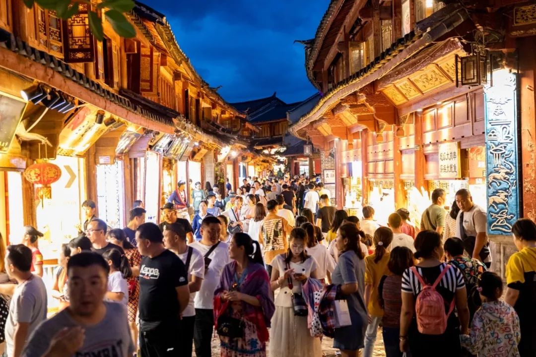这个暑假云南丽江古城,玉龙雪山,泸沽湖,告庄西双景都被游客挤爆了!