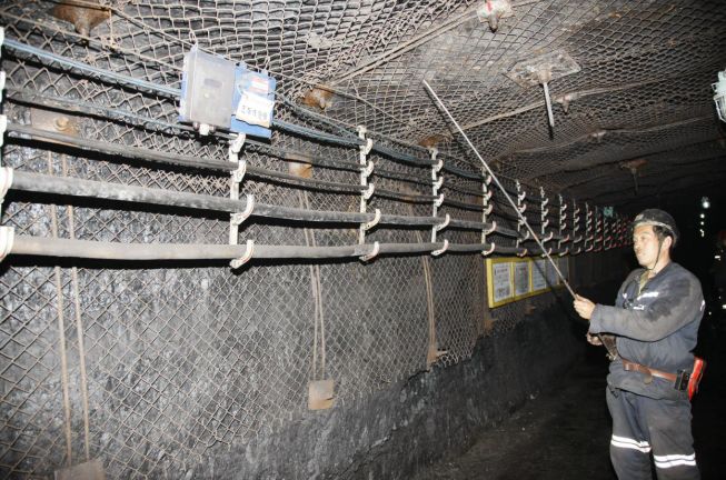 职工工作现场自检班组长监督现场动态标准高标准回采工作面一人把关