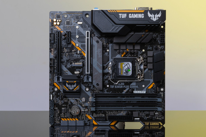 封面还有迷彩修饰,其实tuf gaming的b365主板有两款,这款带wi-fi后缀