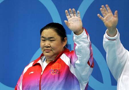 这两人分别是中国的唐功红以及韩国选手张美兰,最后一举张美兰举起了