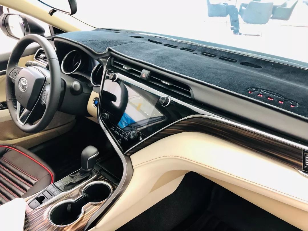 【白云·提醒】炎炎夏日,保护汽车仪表台很重要!