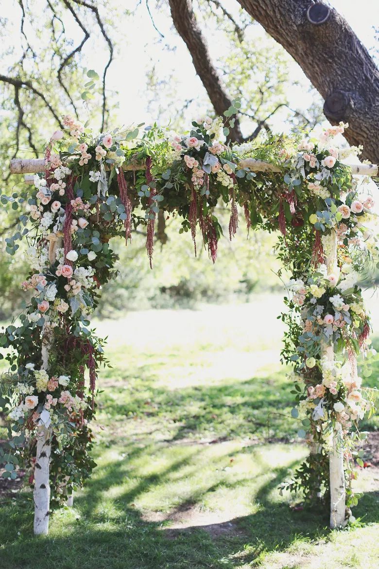 非常正统隆重的风格,适合比较大型的婚礼~方形鲜花拱门— 鲜花拱门