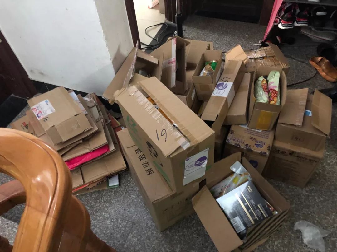 云和一男子疯狂偷快递被抓了