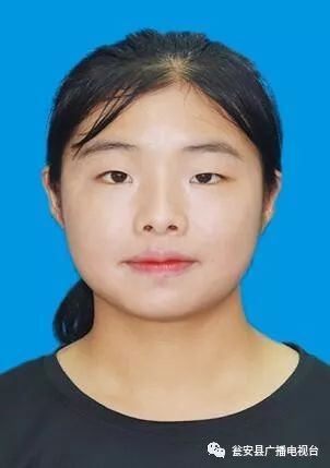 郭凤云18岁 瓮安中学王丹 17岁 瓮安中学雷成柯17岁 瓮安二中龚继菲