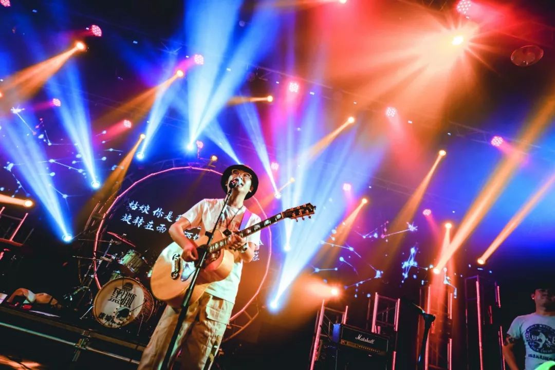 facetime侃爷秦氏摇滚唱出家乡味道