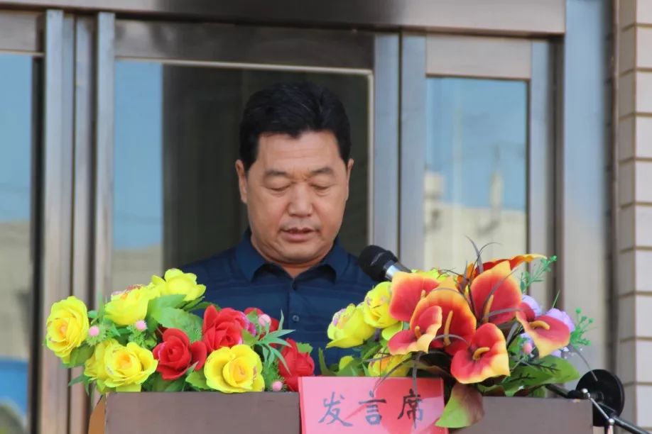 最后,平泉中学校长俱长军同志代表学校对百忙之中前来参加助学仪式的