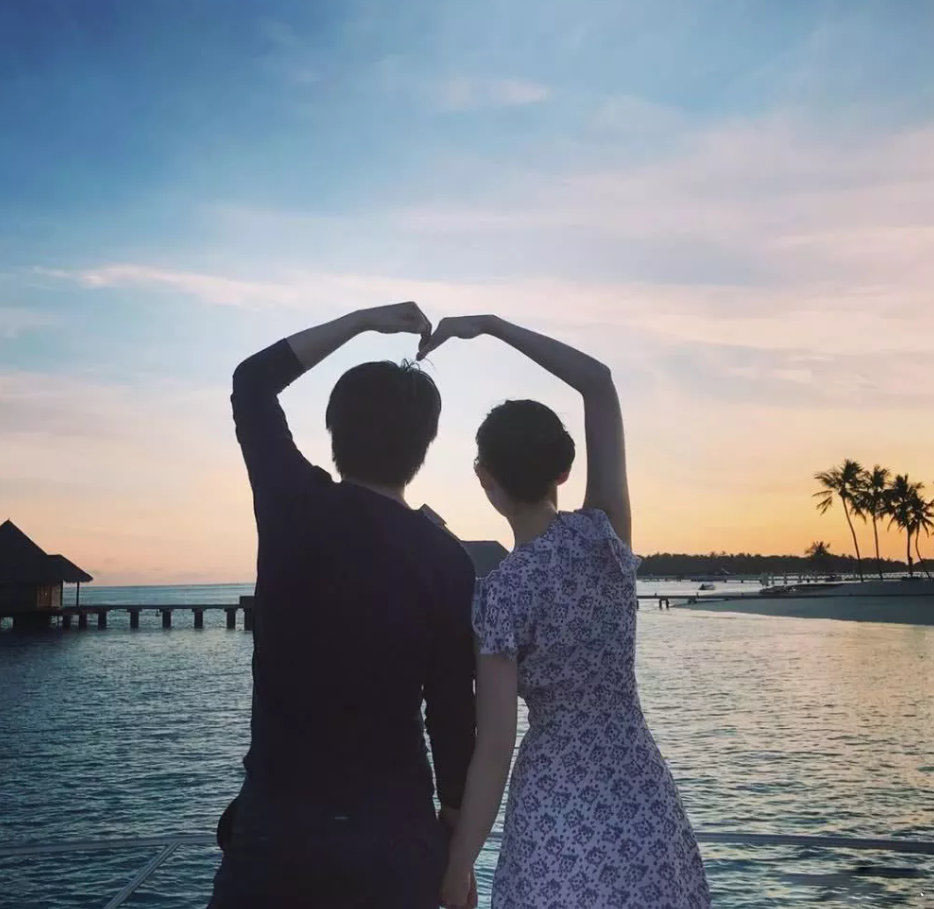 吉娜社交账号仅关注丈夫郎朗太幸福了七夕还大方晒比心合照呢