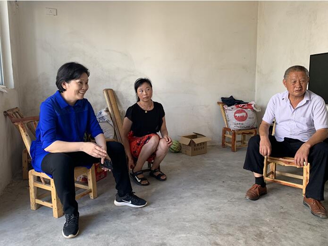 毕道丽到吴山镇联光村督导扶贫工作