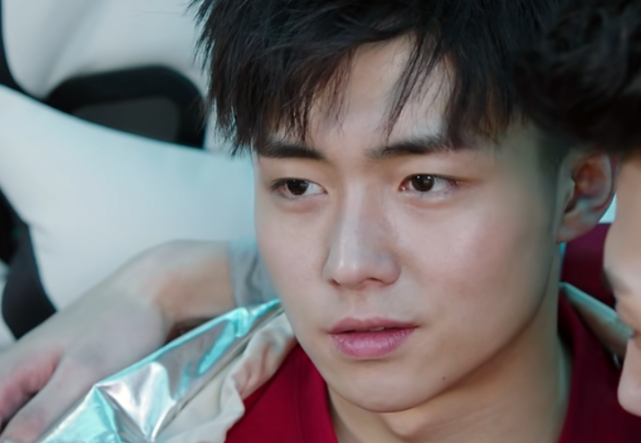 全职高手陈夜辉说叶修坏话邱非直接给了一拳网友纷纷叫好